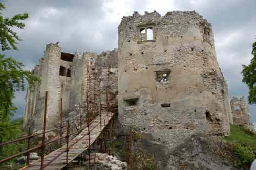 Hrad Uhrovec