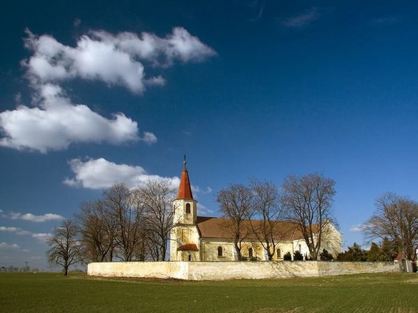 Kostol svätých Petra a Pavla v Páci